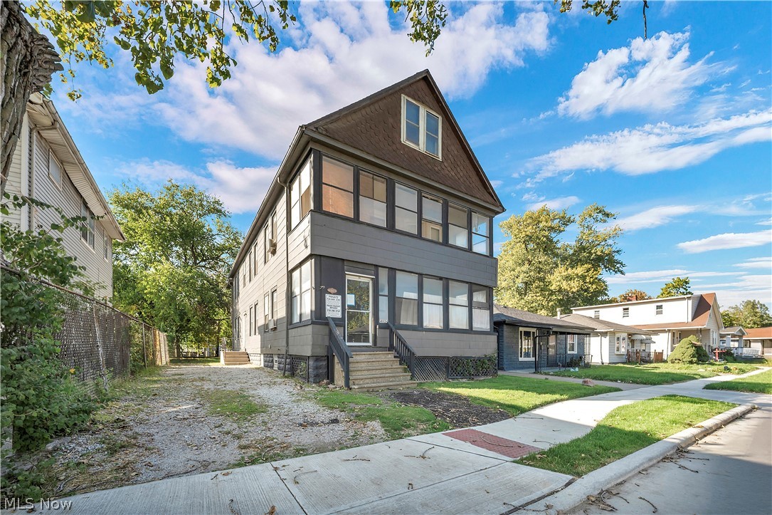 4024 E 26th Street Newburgh Heights OH 44105
