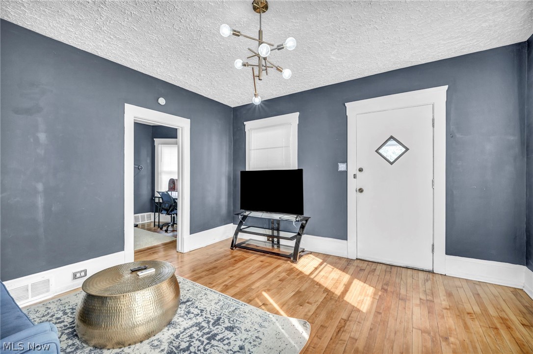 4024 E 26th Street Newburgh Heights OH 44105