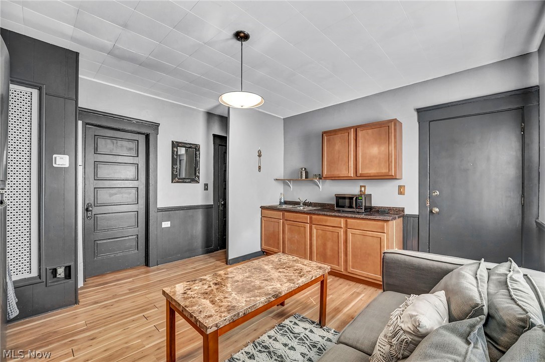 4024 E 26th Street Newburgh Heights OH 44105
