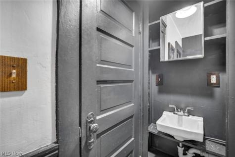 4024 E 26th Street Newburgh Heights OH 44105