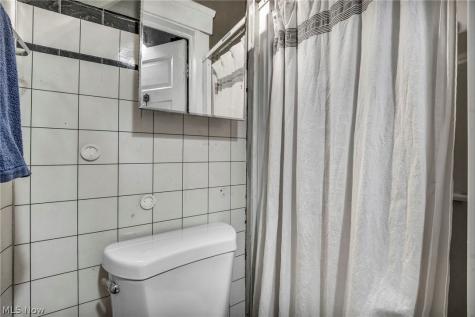 4024 E 26th Street Newburgh Heights OH 44105