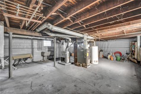 4024 E 26th Street Newburgh Heights OH 44105