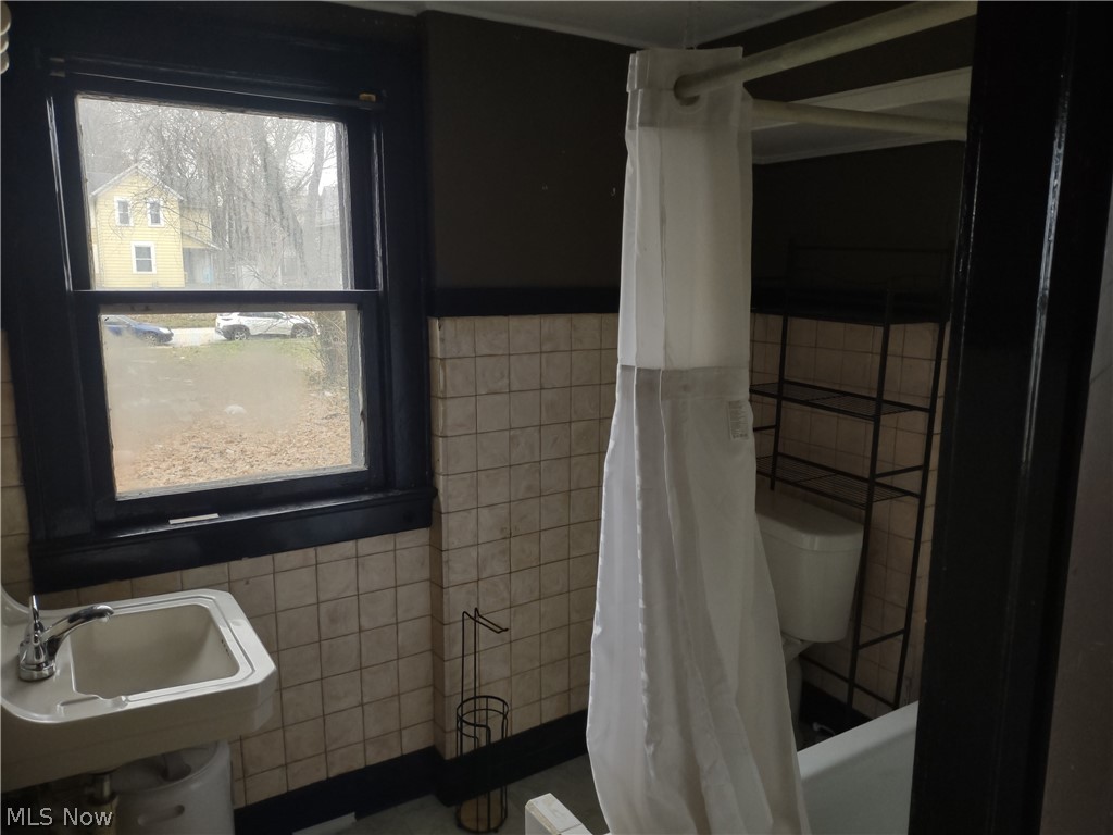 531-533-535-539 Allyn Street Akron OH 44311
