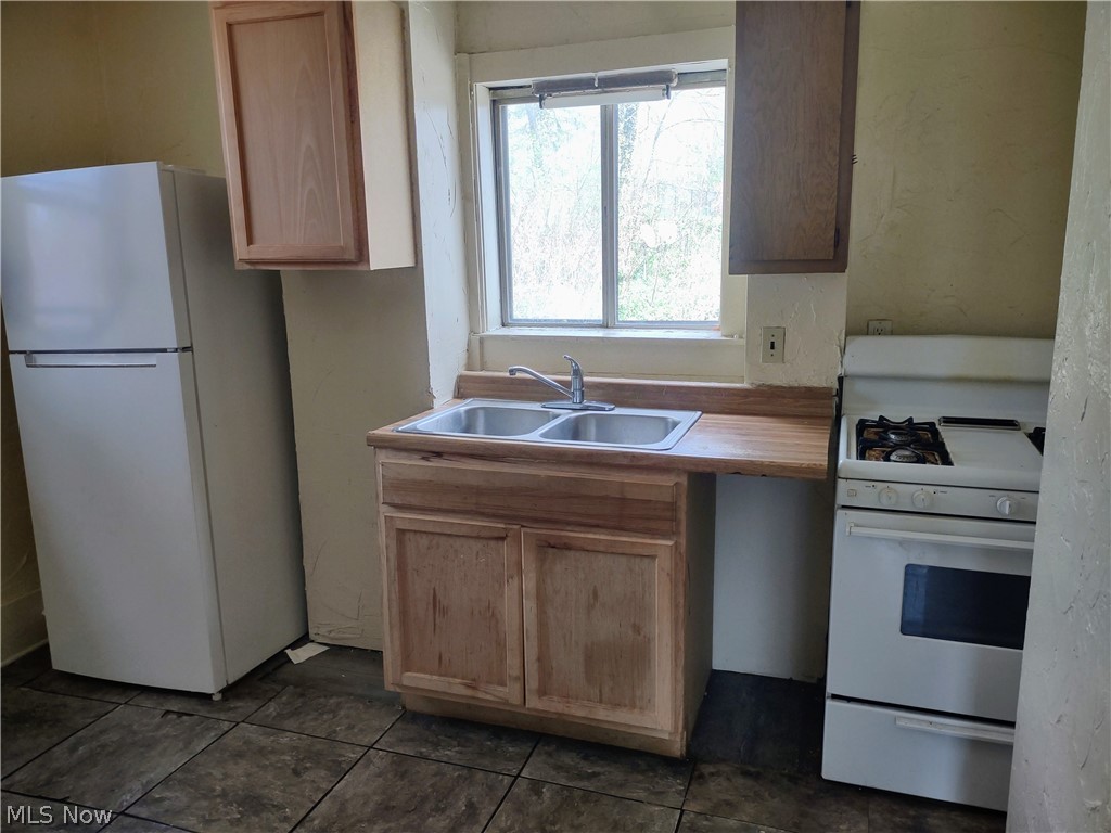 531-533-535-539 Allyn Street Akron OH 44311