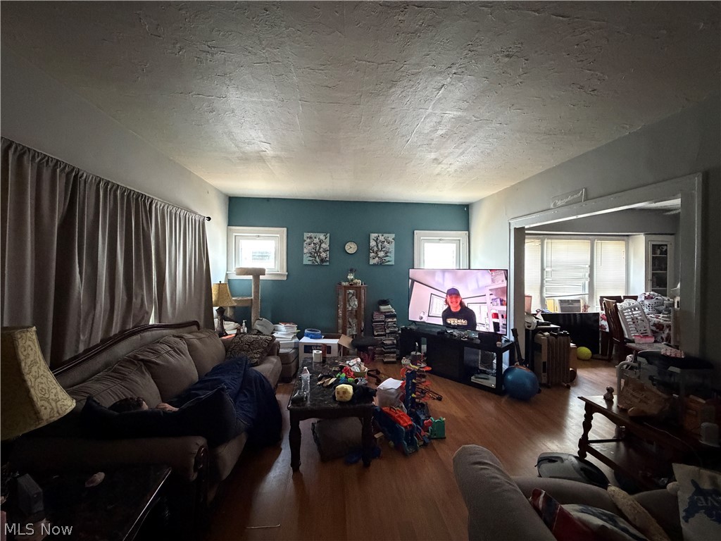 2219 Chesterland Avenue Lakewood OH 44107