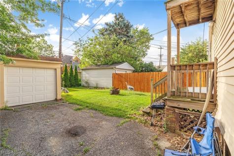 2219 Chesterland Avenue Lakewood OH 44107