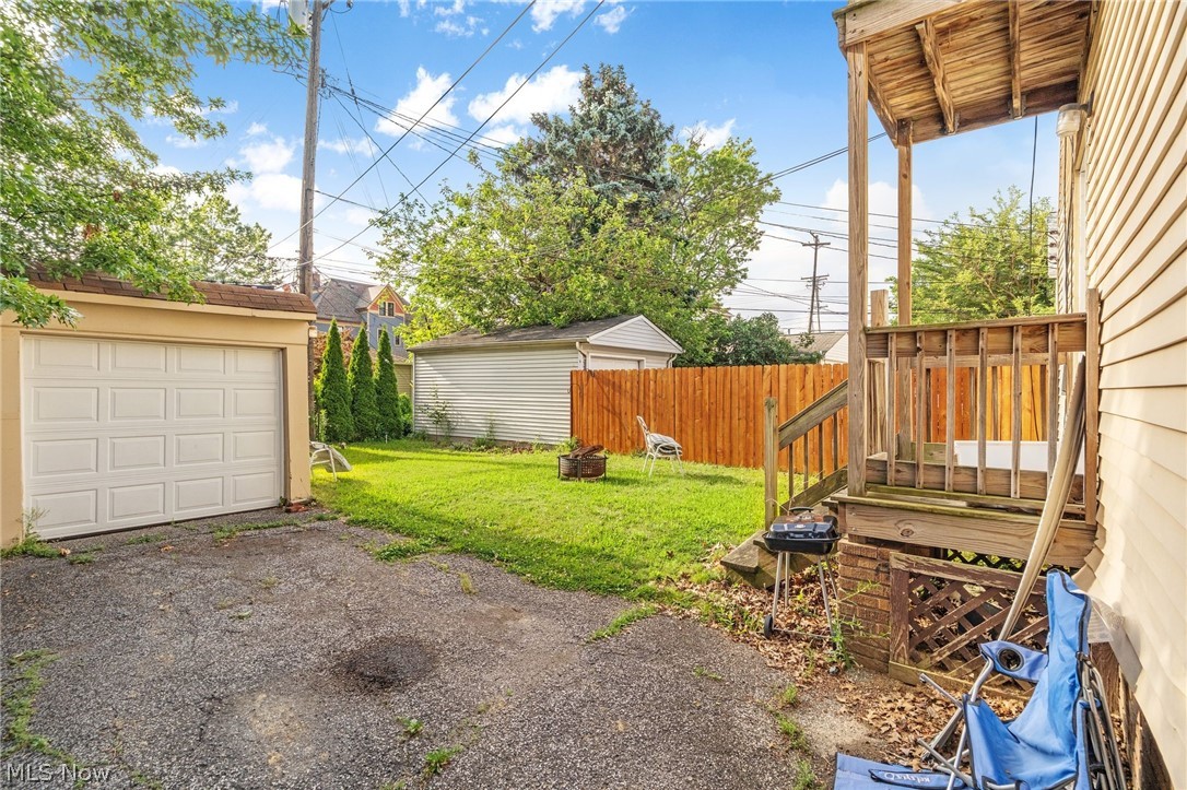 2219 Chesterland Avenue Lakewood OH 44107