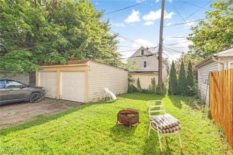 2219 Chesterland Avenue Lakewood OH 44107