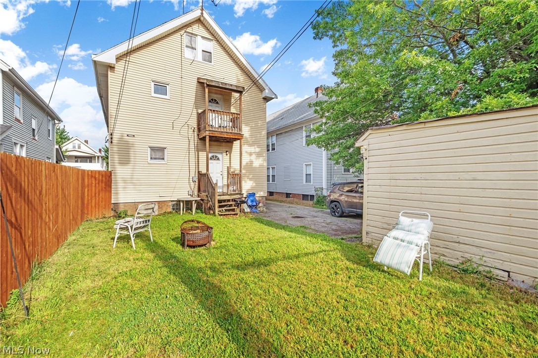 2219 Chesterland Avenue Lakewood OH 44107