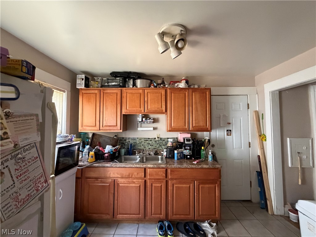 2219 Chesterland Avenue Lakewood OH 44107