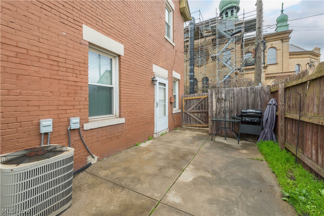 751 Starkweather Cleveland OH 44113