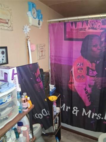 7016 Ivy Avenue Cleveland OH 44127