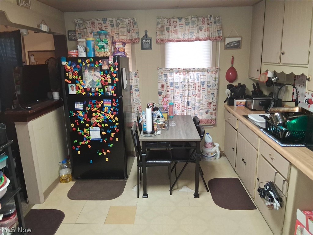 7016 Ivy Avenue Cleveland OH 44127