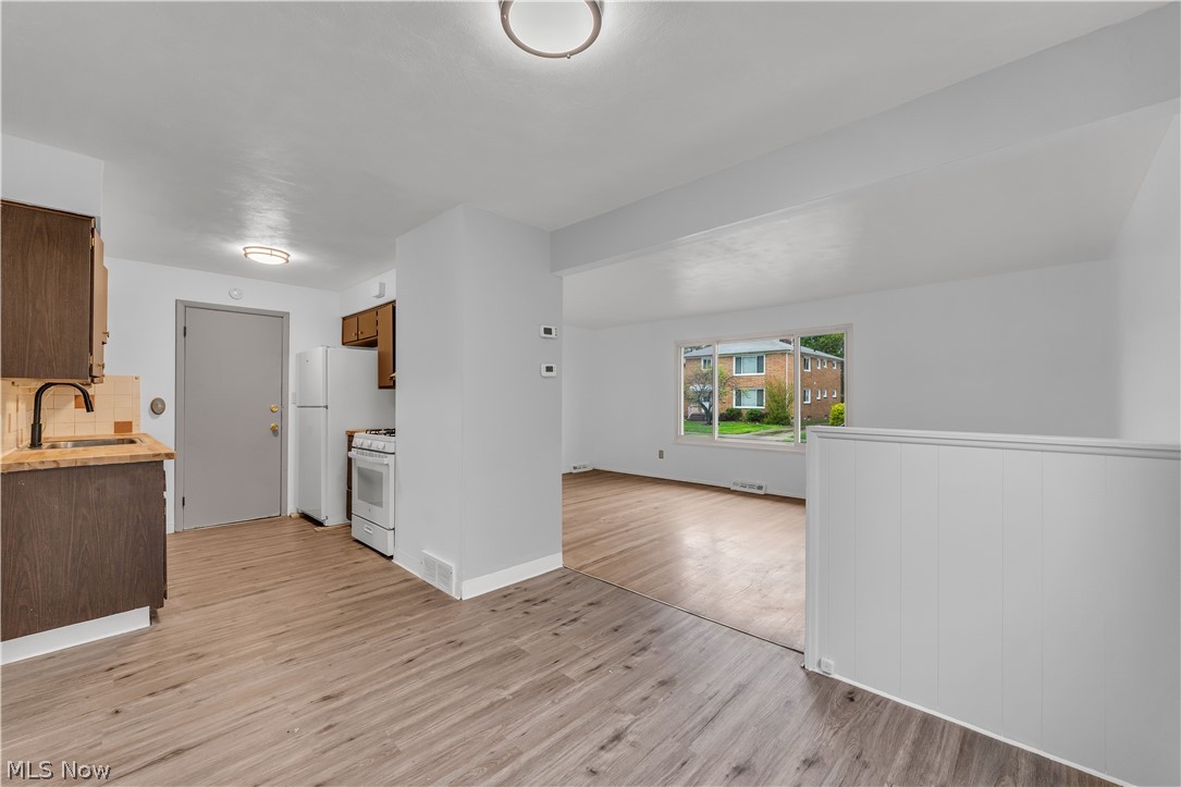 927 E 216th Street Euclid OH 44119