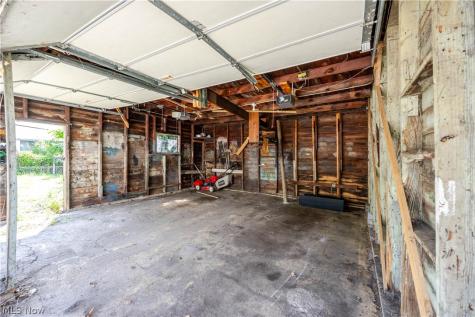 18606 Cherokee Avenue Cleveland OH 44119