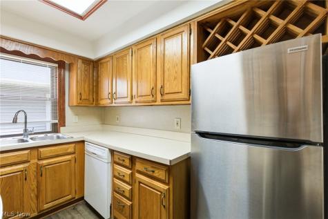 2261 Warren Road Lakewood OH 44107