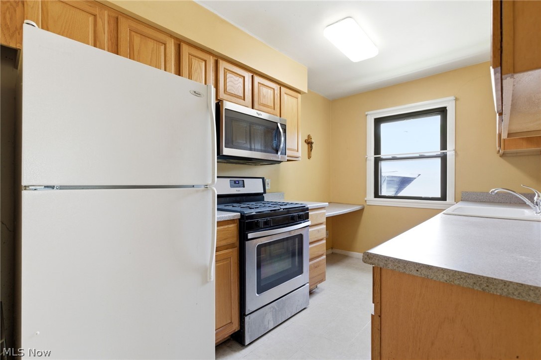 2261 Warren Road Lakewood OH 44107