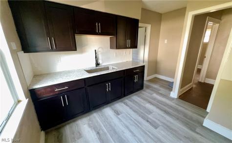949 Helmsdale Road Cleveland Heights OH 44112