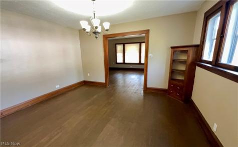 949 Helmsdale Road Cleveland Heights OH 44112