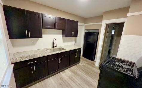 949 Helmsdale Road Cleveland Heights OH 44112
