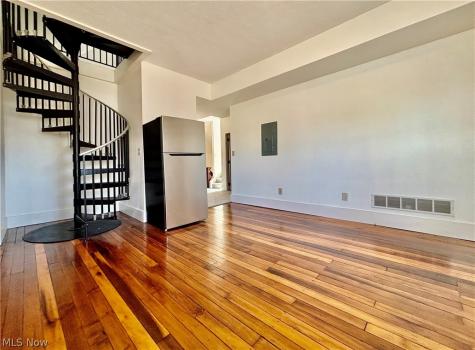 512 E Buchtel Avenue Akron OH 44304