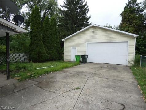 3864 E 52nd Street Newburgh Heights OH 44105
