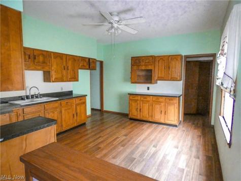 3864 E 52nd Street Newburgh Heights OH 44105