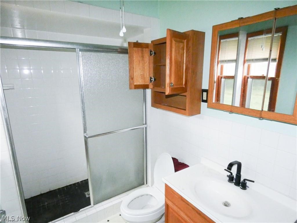 3864 E 52nd Street Newburgh Heights OH 44105