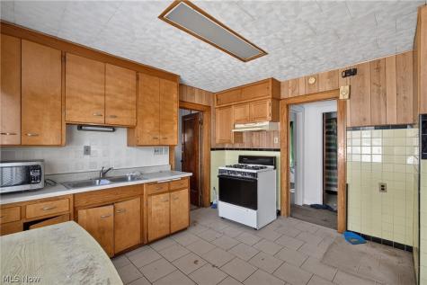 1646 Burgess Road Cleveland OH 44112