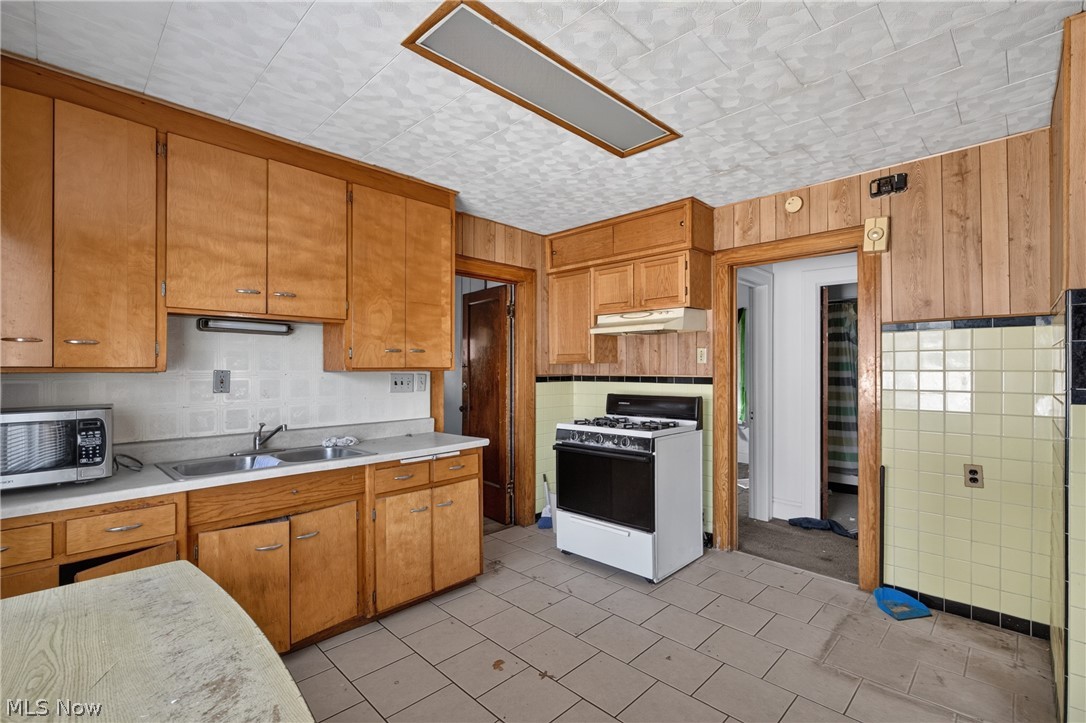 1646 Burgess Road Cleveland OH 44112