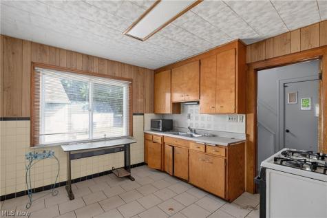 1646 Burgess Road Cleveland OH 44112