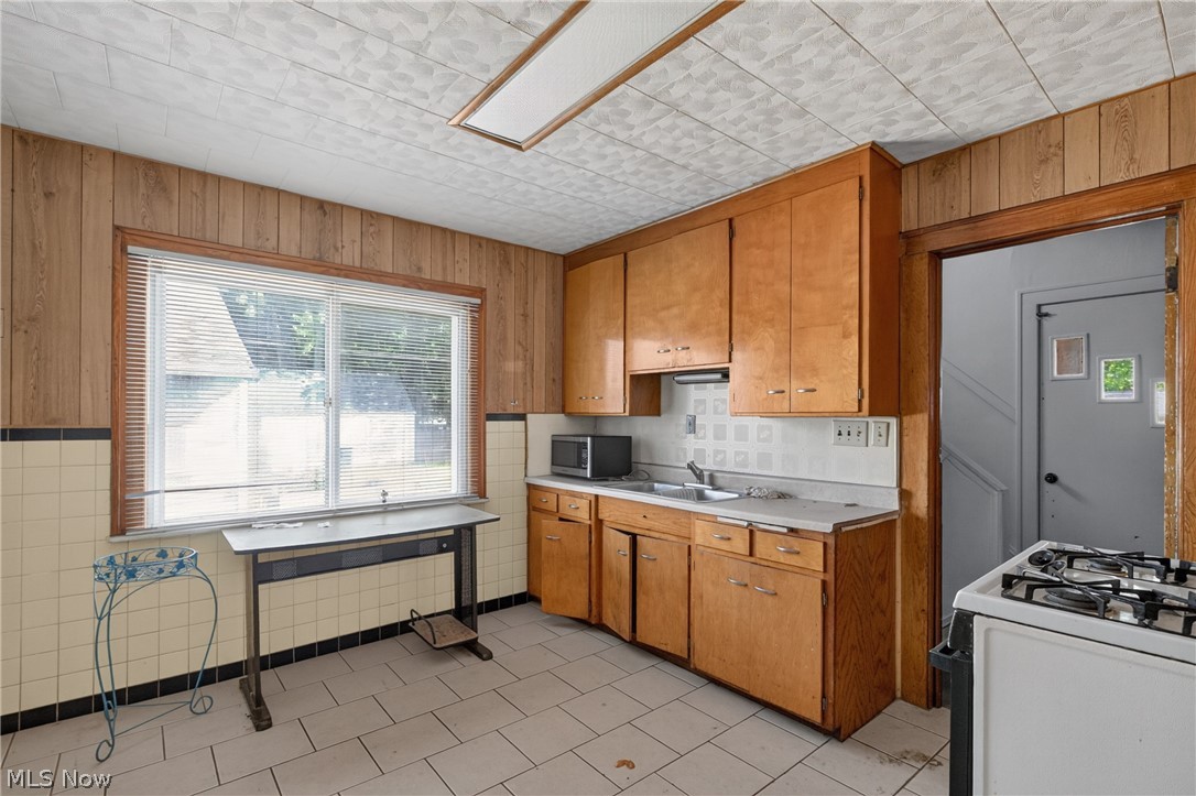 1646 Burgess Road Cleveland OH 44112
