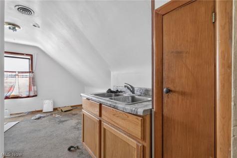 1646 Burgess Road Cleveland OH 44112