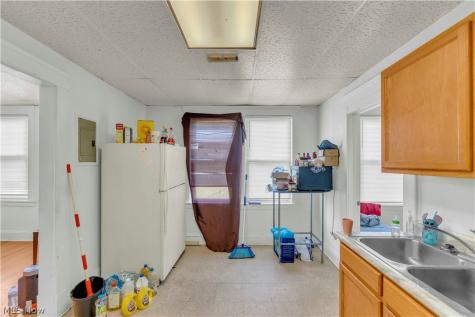 1111 E 76th Street Cleveland OH 44103