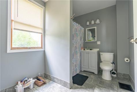 64 Diamond Avenue Barberton OH 44203