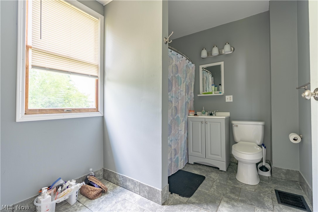 64 Diamond Avenue Barberton OH 44203