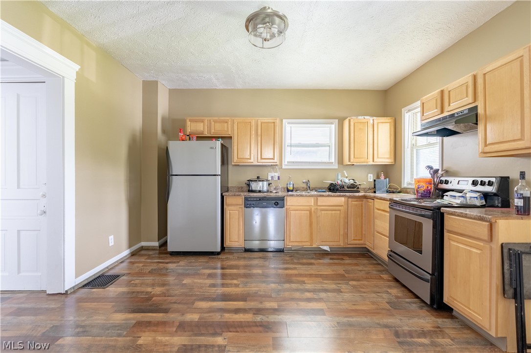 64 Diamond Avenue Barberton OH 44203