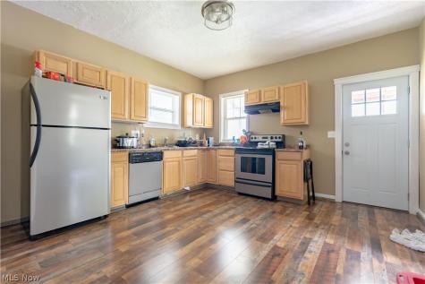 64 Diamond Avenue Barberton OH 44203