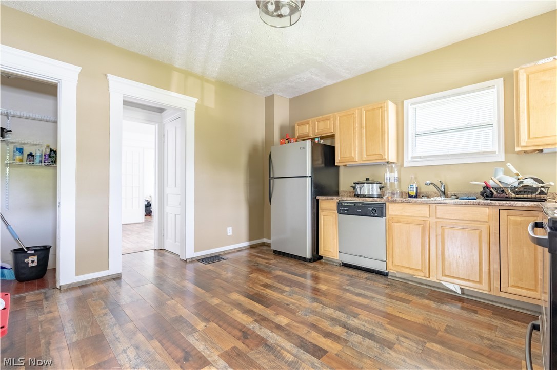 64 Diamond Avenue Barberton OH 44203