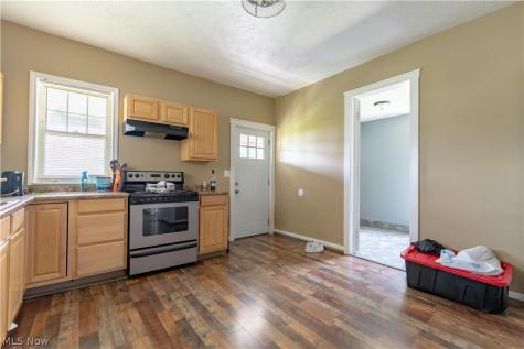 64 Diamond Avenue Barberton OH 44203