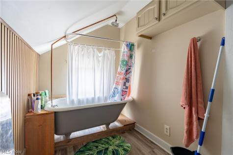64 Diamond Avenue Barberton OH 44203