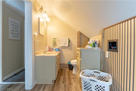 64 Diamond Avenue Barberton OH 44203