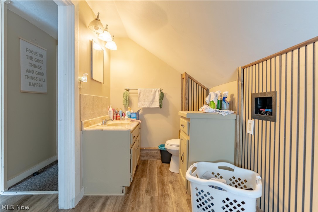 64 Diamond Avenue Barberton OH 44203