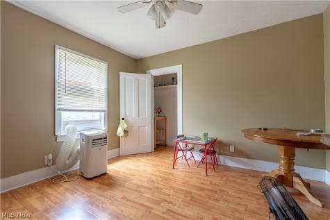64 Diamond Avenue Barberton OH 44203