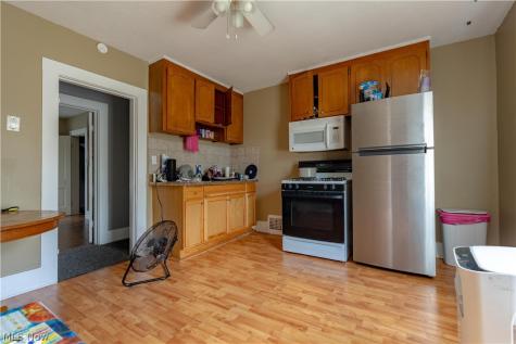 64 Diamond Avenue Barberton OH 44203