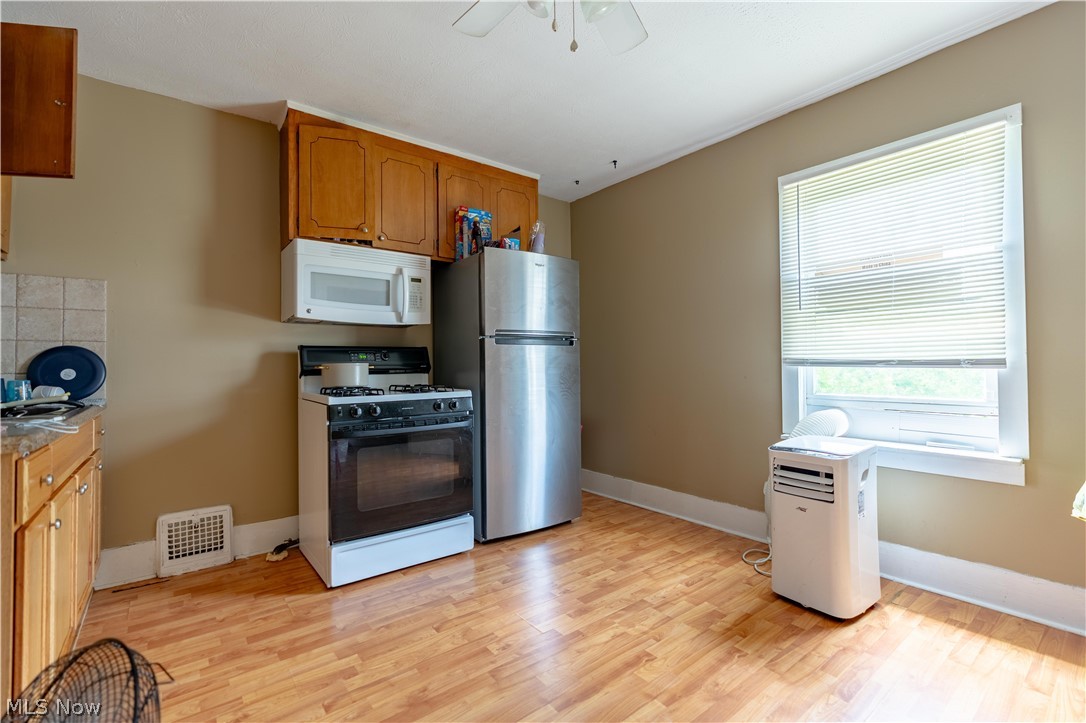 64 Diamond Avenue Barberton OH 44203