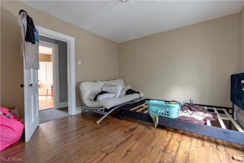 64 Diamond Avenue Barberton OH 44203