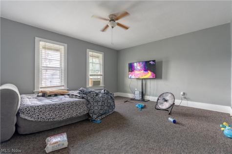 64 Diamond Avenue Barberton OH 44203