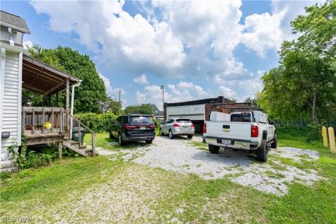 64 Diamond Avenue Barberton OH 44203