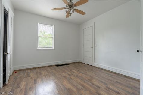 64 Diamond Avenue Barberton OH 44203